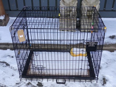Lot 1476 - A wired metal dog crate
