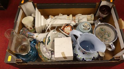 Lot 539 - A collection of miscellaneous items, to...