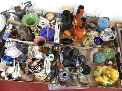 Lot 559 - A collection of ceramics, to include a pair of...