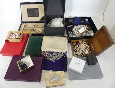 Lot 405 - A collection of assorted costume jewellery to...
