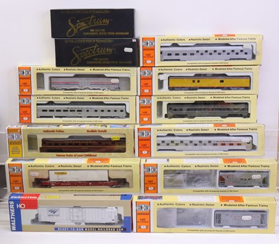 Lot 924 - 4 trays of mixed HO scale American Outline...