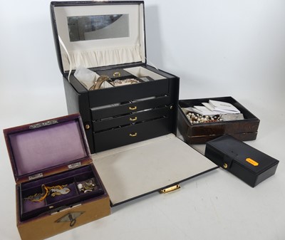 Lot 410 - A leather clad jewellery box and contents to...