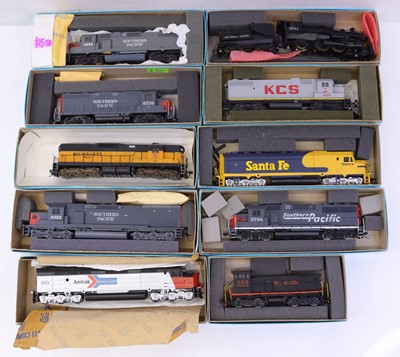 Lot 807 - 10 various boxed Athearn American Outline HO...