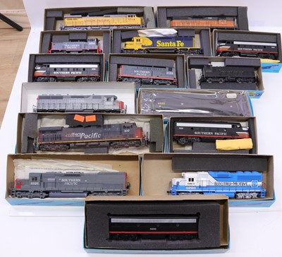 Lot 824 - Collection of Athearn HO Scale boxed American...