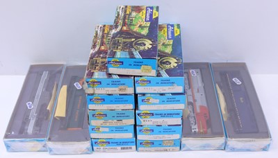 Lot 821 - 15 various boxed Athearn American Outline HO...