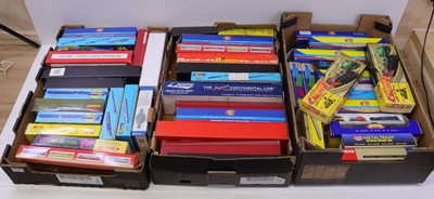 Lot 944 - 3 trays of various HO scale American outline...