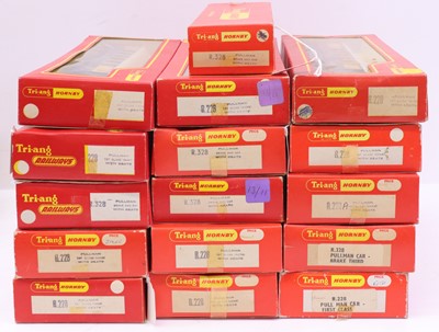 Lot 685 - One tray containing various Triang 00 gauge...