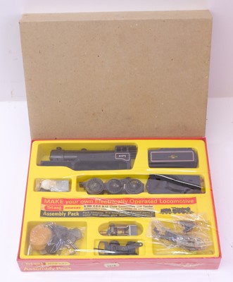 Lot 643 - Triang 00 gauge rare assembly pack for ex-LNER...