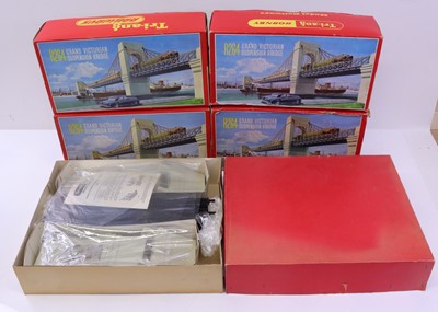 Lot 711 - Five Triang 00 gauge boxed R264 suspension...