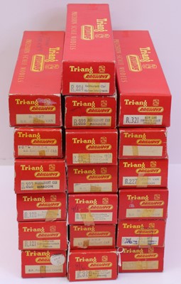 Lot 694 - One tray containing various Triang 00 gauge...
