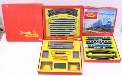 Lot 638 - Three Triang 00 gauge sets to include a Blue...