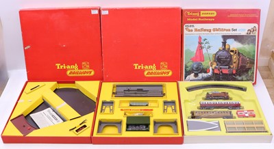 Lot 636 - Three Triang 00 gauge sets, to include a R135...