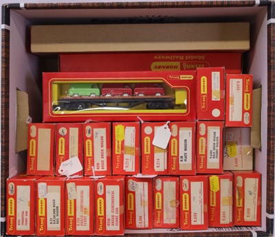 Lot 699 - One box containing various Triang 00 gauge...