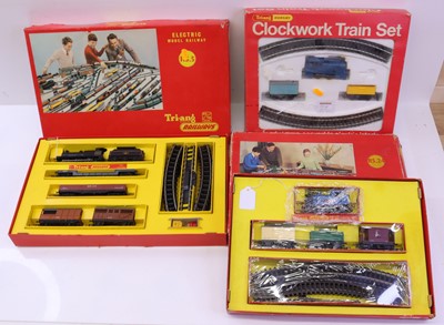Lot 635 - Three Triang 00 gauge sets to include RS.5 set...