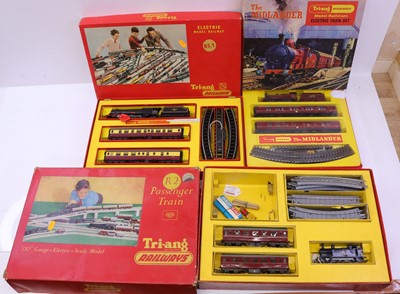 Lot 633 - Three Triang 00 gauge sets, to include RS8 set,...