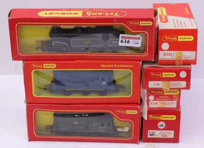 Lot 656 - Seven Triang 00 gauge locos to include two...