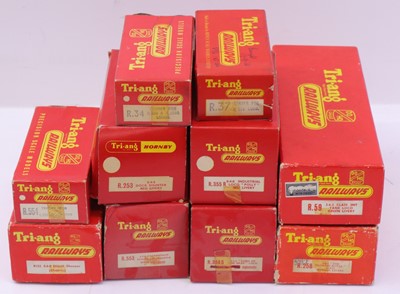 Lot 669 - Seven Triang 00 gauge locos to include R.253 0-...