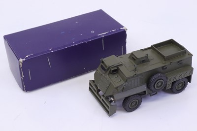 Lot 1726 - Smith Models SM1X Saxon International white...