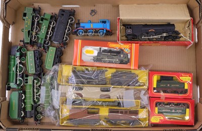 Lot 659 - One tray containing various Triang and early...