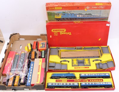 Lot 640 - Two Triang 00 gauge sets to include R644 set,...