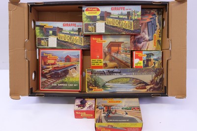 Lot 677 - Triang 00 gauge picture box items, to include...