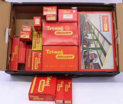 Lot 707 - One tray of Triang 00 gauge accessories to...
