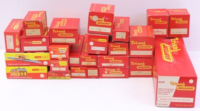 Lot 709 - One tray of Triang 00 gauge accessories to...