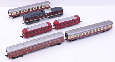 Lot 883 - Various unboxed Continental HO gauge items:...