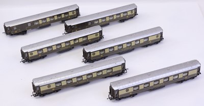 Lot 613 - Six unboxed Hornby 00-gauge Pullman coaches,...