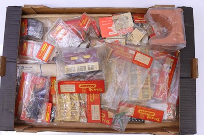 Lot 710 - One tray containing various Triang 00 gauge...