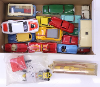 Lot 1180 - 19 various loose Dinky Toys diecasts and...