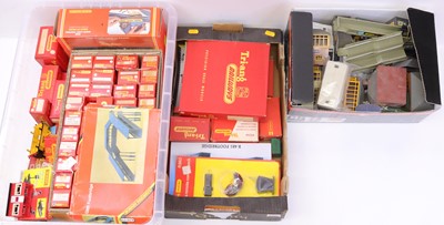 Lot 712 - Three trays containing various Triang 00 gauge...