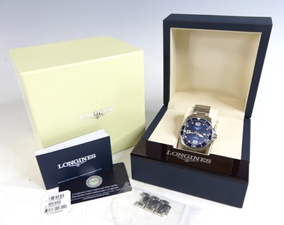 Lot 2525 - A gent's Longines Hydro Conquest steel cased...