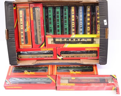 Lot 584 - One tray containing various 00 gauge coaches,...