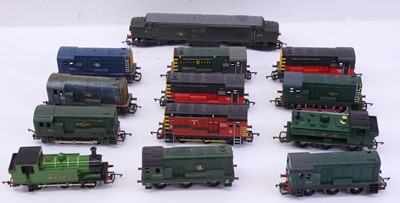 Lot 534 - 13 unboxed 00 gauge locos to include a Triang...