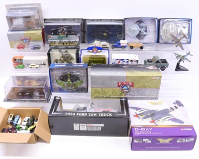 Lot 2022 - A tray containing a collection of loose and...