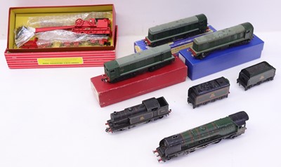 Lot 609 - A collection of Hornby Dublo to include a...