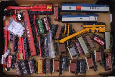 Lot 598 - One tray containing various 00 gauge wagons...