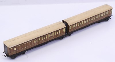 Lot 408 - A Hornby Dublo pre-war D2 articulated coach...