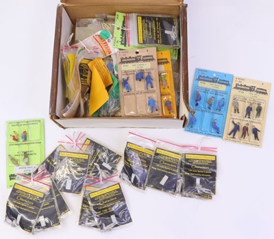 Lot 976 - A collection of various S scale figures and...