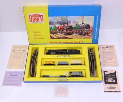 Lot 398 - Hornby Dublo 2 rail set 2024, express goods...