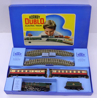 Lot 385 - EDP12 Hornby-Dublo 3-rail Passenger set...
