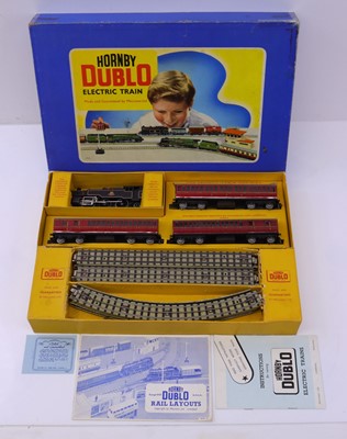 Lot 386 - EDP14 Hornby Dublo 3 rail set, comprising a...