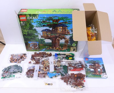 Lot 1572 - Lego Ideas No. 21318 Tree House 026 housed in...