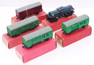 Lot 447 - Five more unusual Hornby Dublo 2 rail plastic...