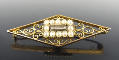 Lot 2591 - A late Victorian yellow metal seed pearl set...