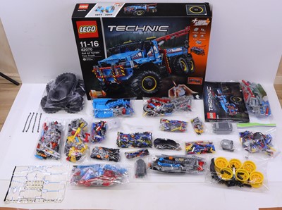 Lot 1586 - Lego Technic battery-operated electric powered...