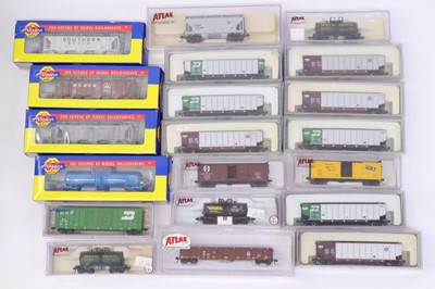 Lot 988 - One tray containing various N gauge American...