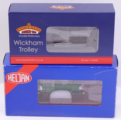 Lot 492 - Two 00 gauge locomotives to include a Bachmann...