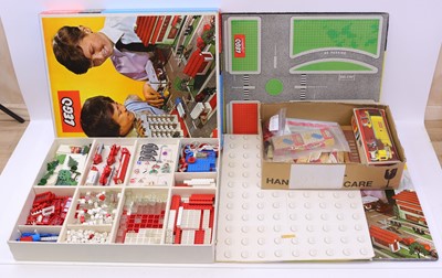 Lot 1647 - A 1960s Lego System No. 810 Town Plan gift set,...
